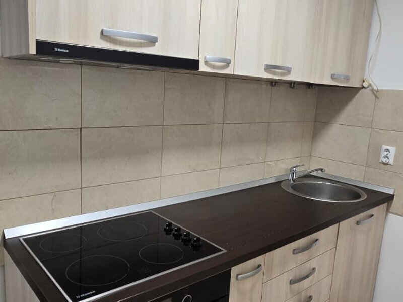 Vitan mall, inchiriez garsoniera, decomandata, spatioasa, renovata, 2000lei