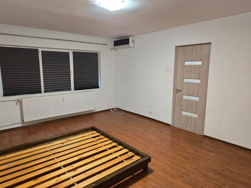 Vitan mall, inchiriez garsoniera, decomandata, spatioasa, renovata, 2000lei