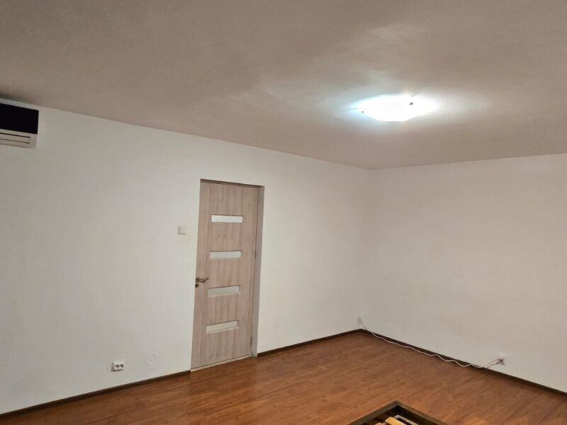 Vitan mall, inchiriez garsoniera, decomandata, spatioasa, renovata, 2000lei