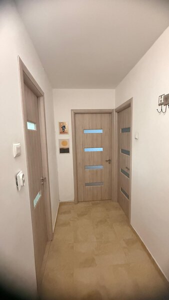 Vitan mall, inchiriez garsoniera, decomandata, spatioasa, renovata, 2000lei